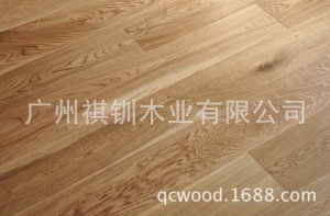 <b>格林韦圣1.5mm表皮E1环保 橡木实木复合地板本色</b>