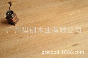 <b>白橡木地板 拉丝白纹理 UV油锁扣 实木多层复合 出口木地板</b>