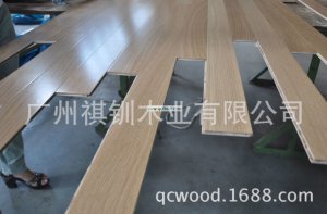 <b>格林韦圣白橡木地板 8MM厚实木多层复合 出口白橡工程木地板</b>