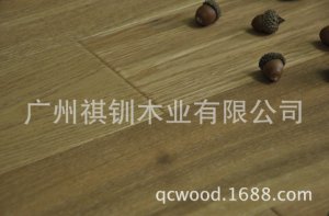 <b>橡木多层实木地板厂家直销拉丝染色UV漆巴林灰色橡木地板</b>