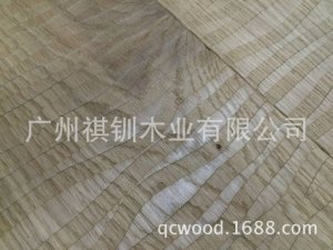 <b>设计师偏爱锯路地板 橡木水纹锯路 多层实木地板</b>